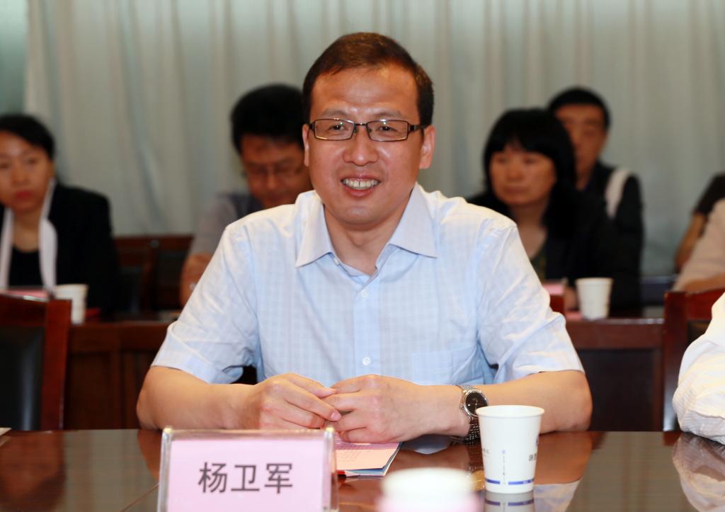 副院长杨卫军介绍学院情况