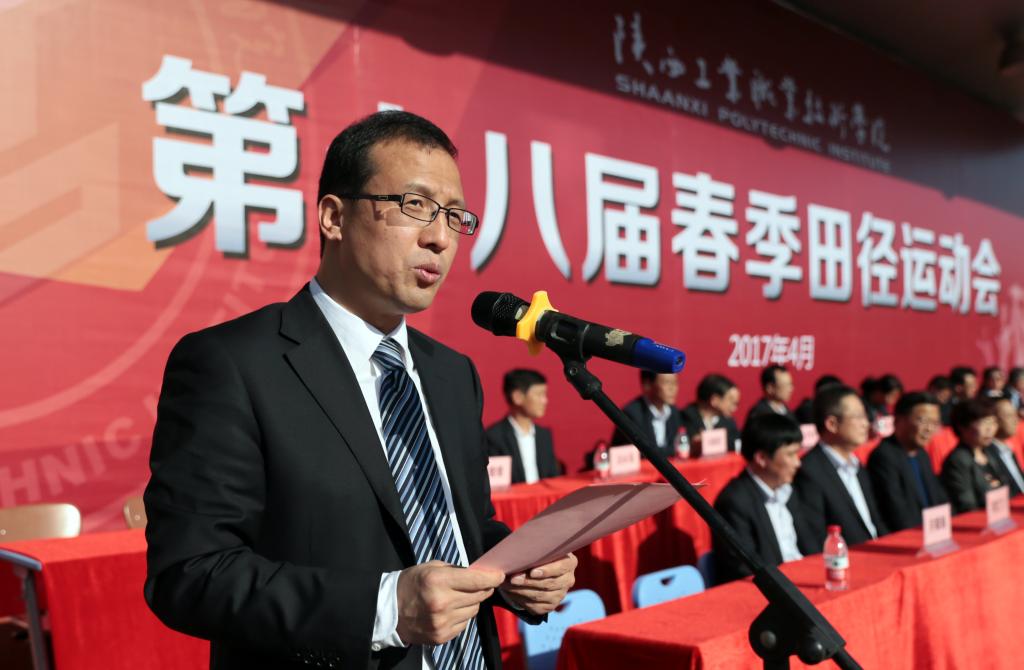 副院长杨卫军致闭幕辞并宣布运动会闭幕